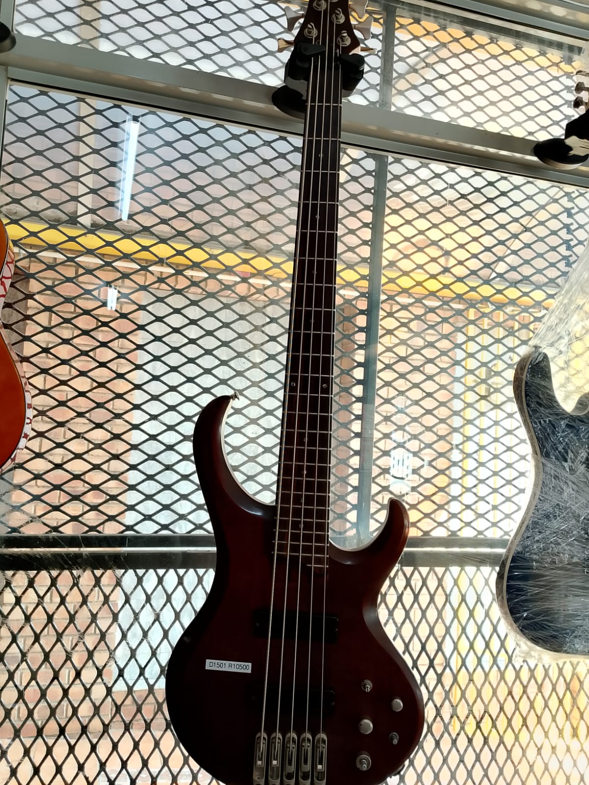 IBANEZ BASS GUITAR