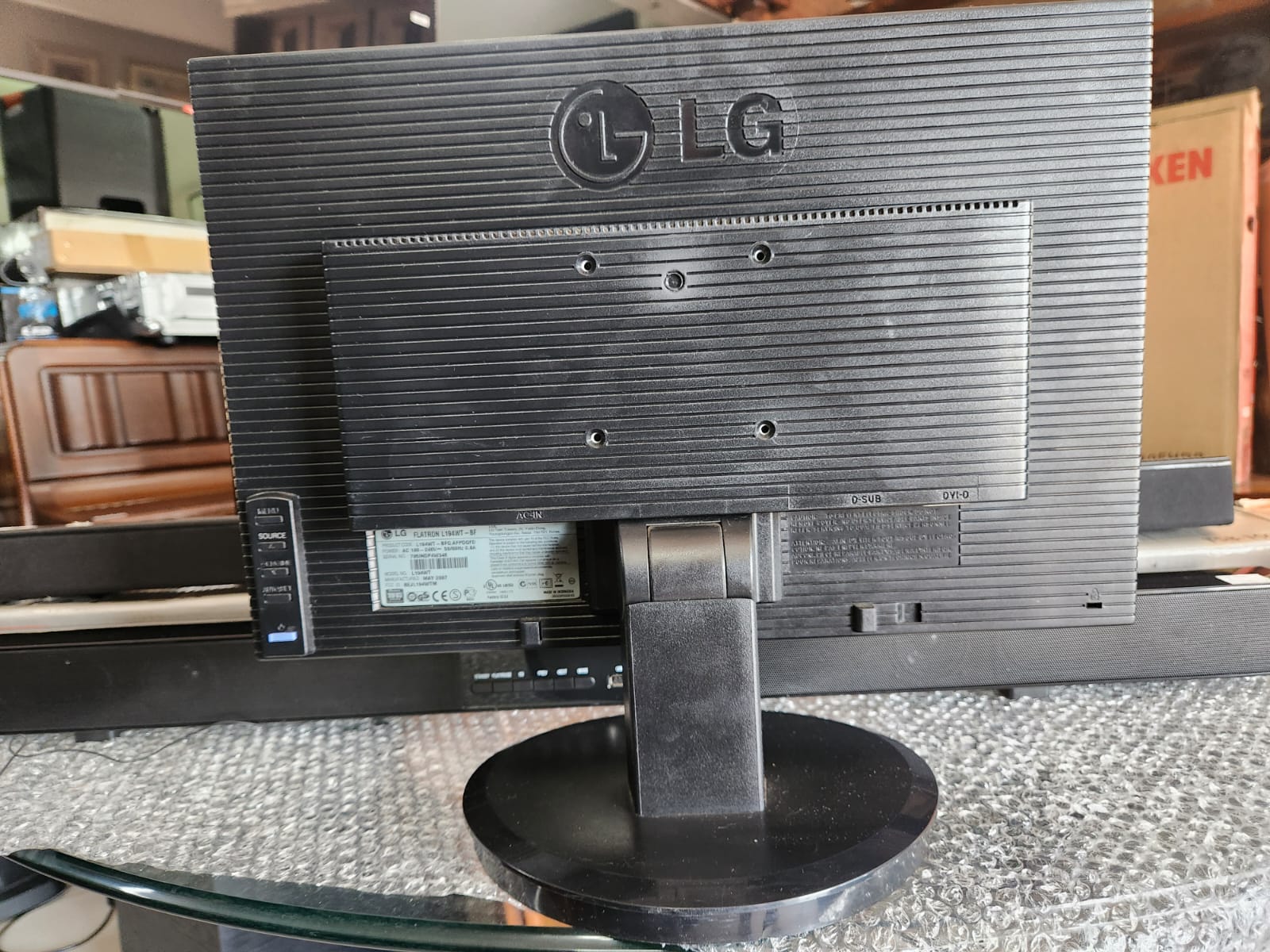 LG Flatron Wide Monitor - Image 3